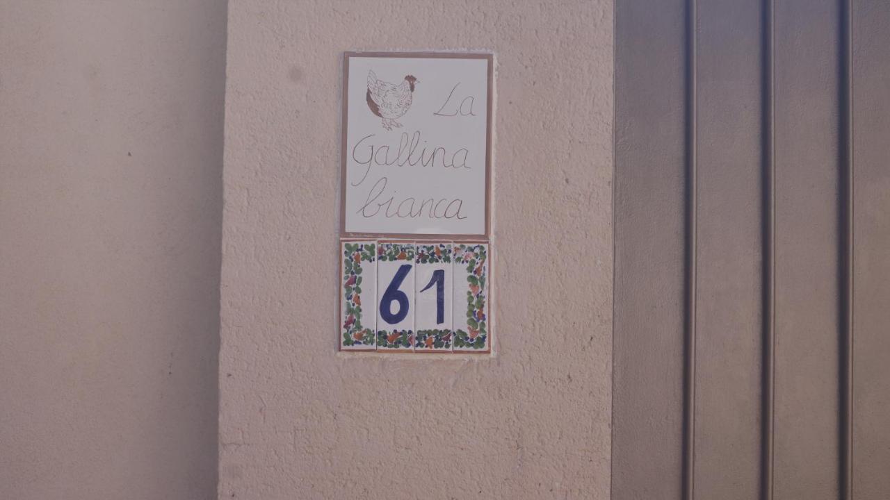 La Gallina Bianca Feucherolles Luaran gambar